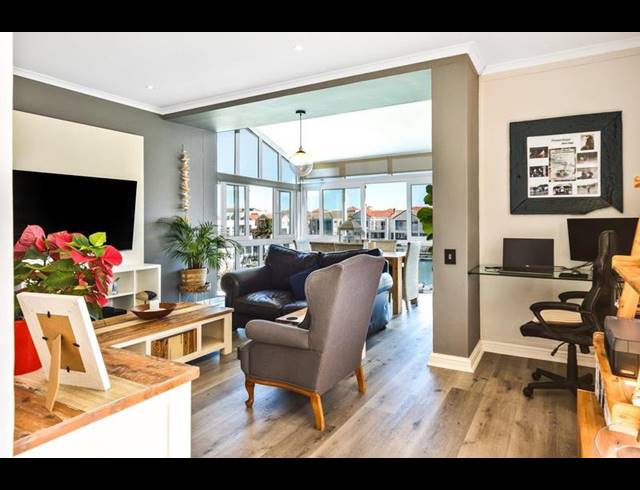 3 BEDROOM APARTMENT FOR SALE IN HARBOUR ISLAND